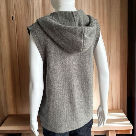 Lauren Ralph Lauren Women’s Merino Wool Hooded Sweater Vest With Horn Toggles L - Picture 5 of 7